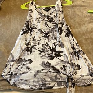 Black and White Floral Tank-top